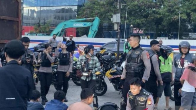 68299f305ab21-pelaku-tawuran-ditangkap-polisi-saat-patroli-di-jalan-pluit-selatan-raya-jakut_665_374.jpeg