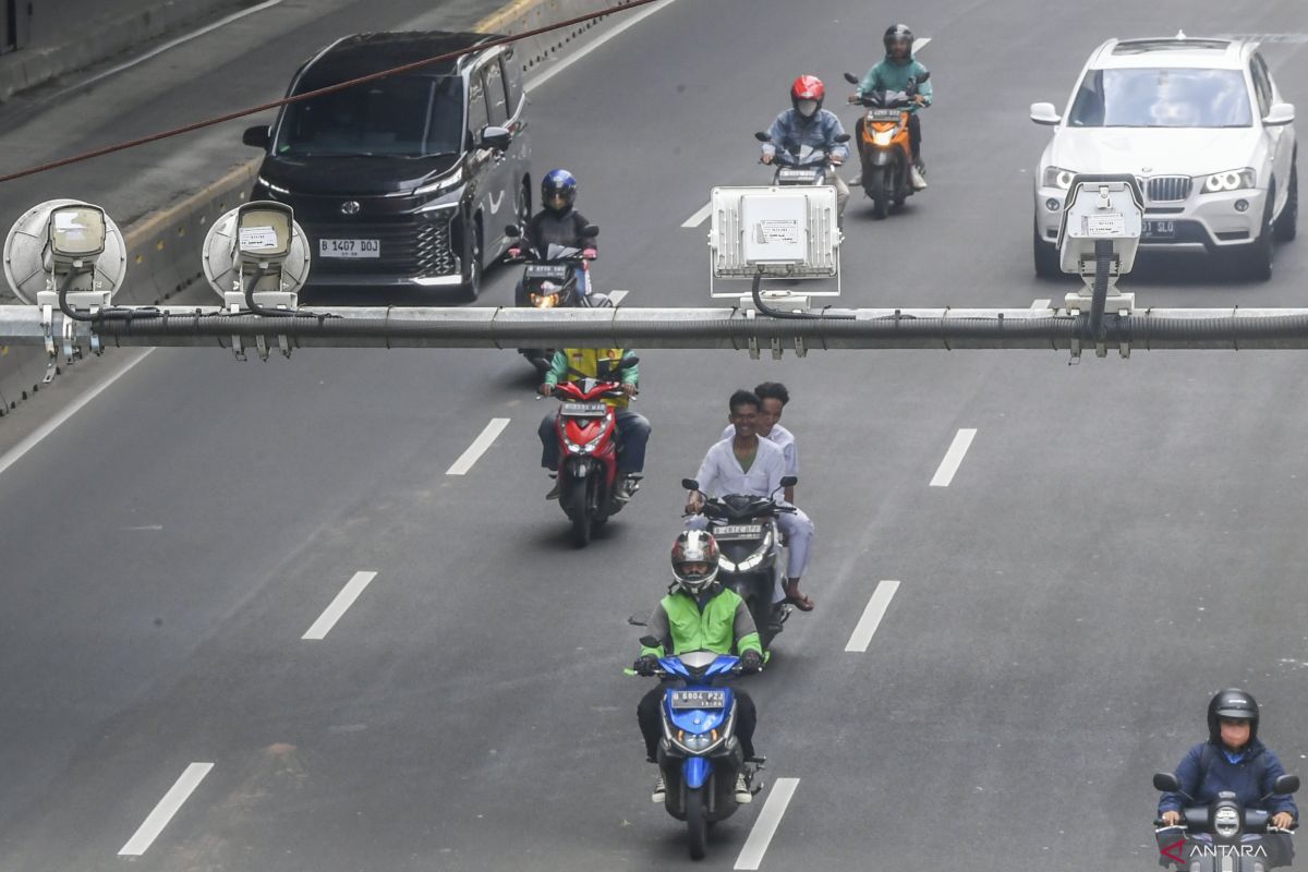 antarafoto-dirlantas-polda-metro-jaya-operasikan-127-kamera-etle-19022024-gp-1.jpg