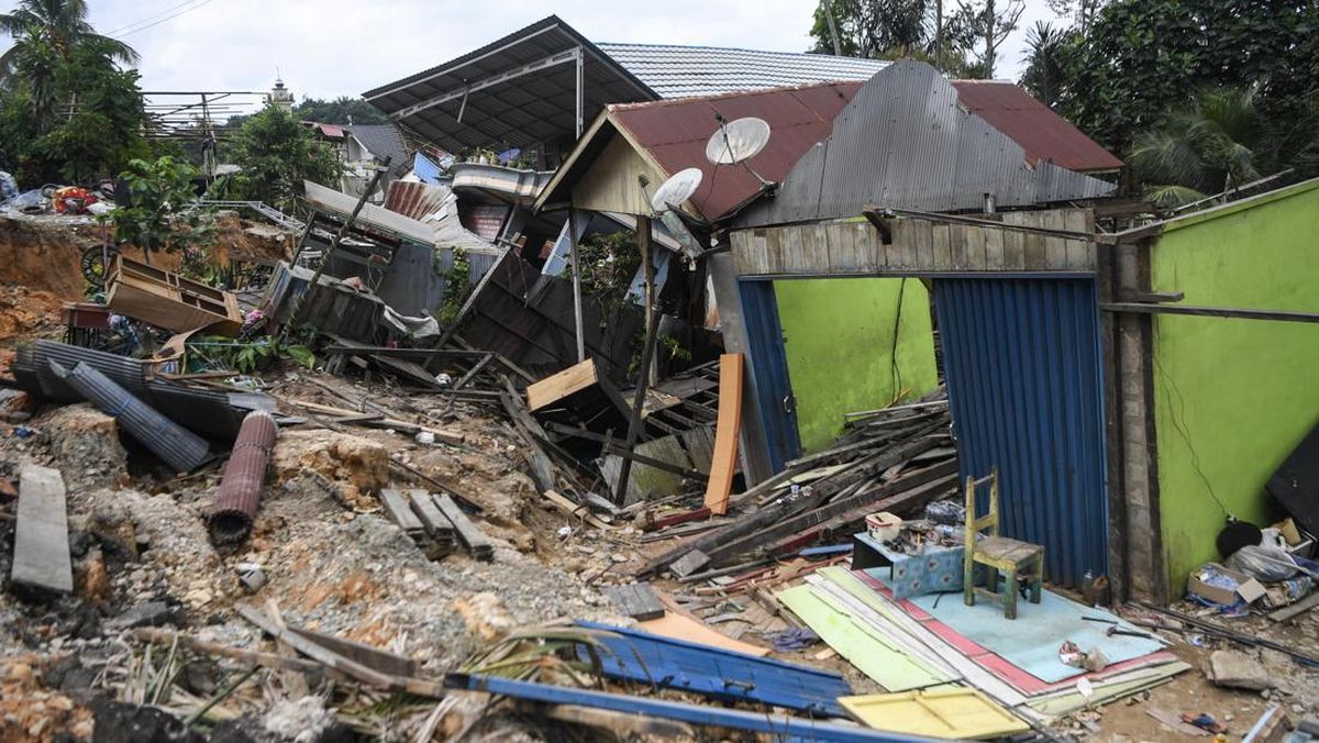 jalan-amblas-di-poros-samarinda-balikpapan-1748174441952_169.jpeg