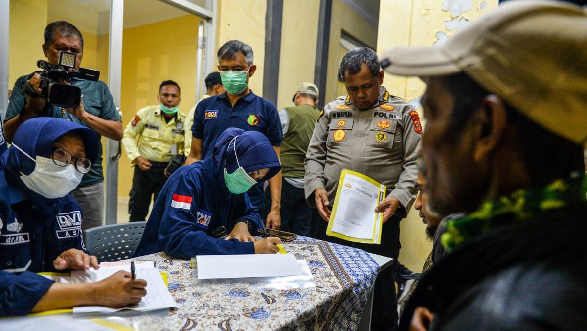 pengambilan-sampel-keluarga-korban-ledakan-di-garut-1747108997867_169.jpeg
