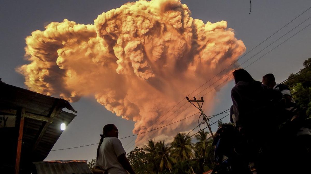 erupsi-gunung-lewotobi-laki-laki-1750167769258_169.jpeg