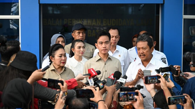 68c14fb779bba-wakil-presiden-ri-gibran-rakabuming-raka-tengah_665_374.jpg